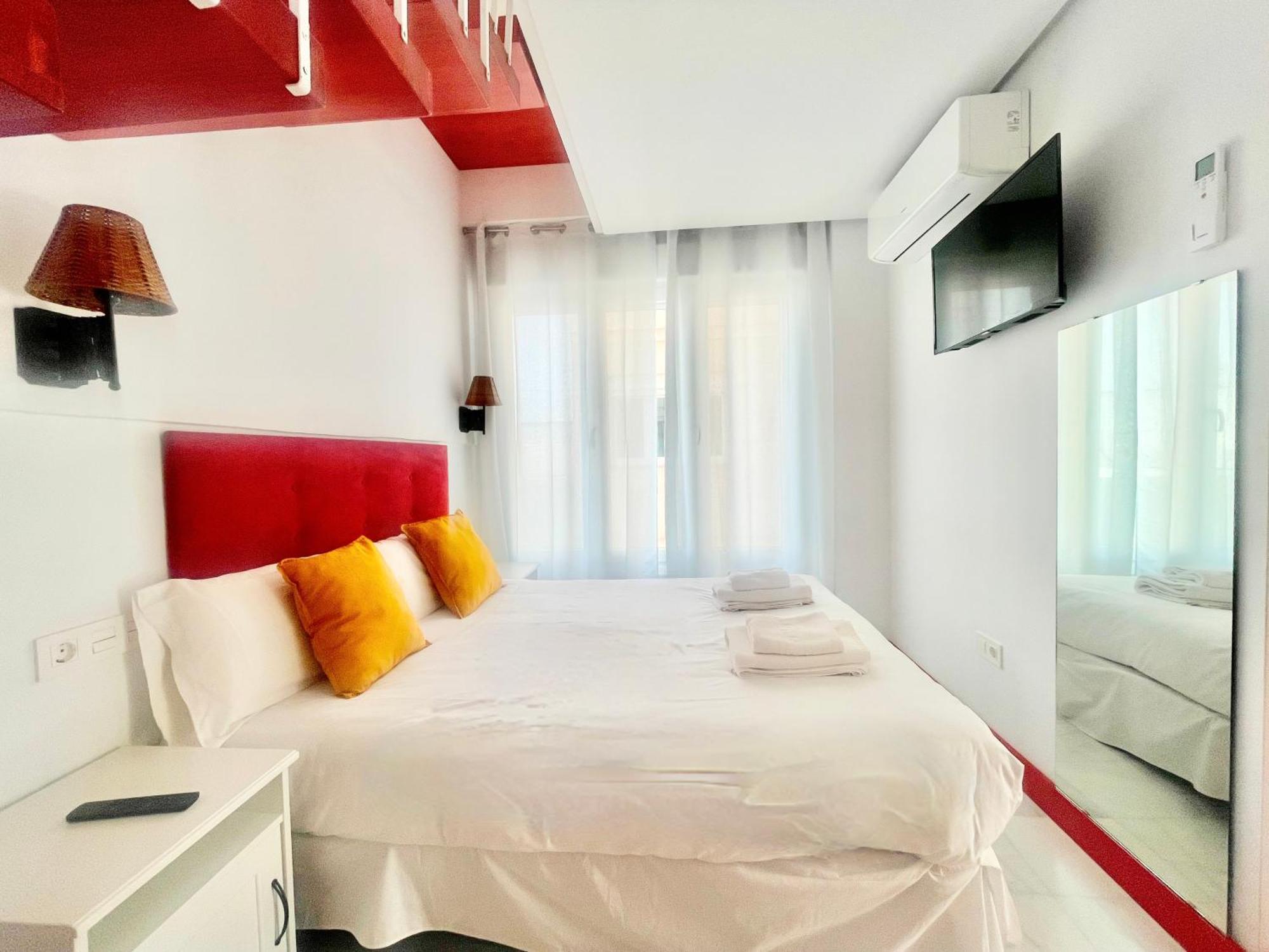 Philippe'S Home Triana Con Terraza Севиля Екстериор снимка