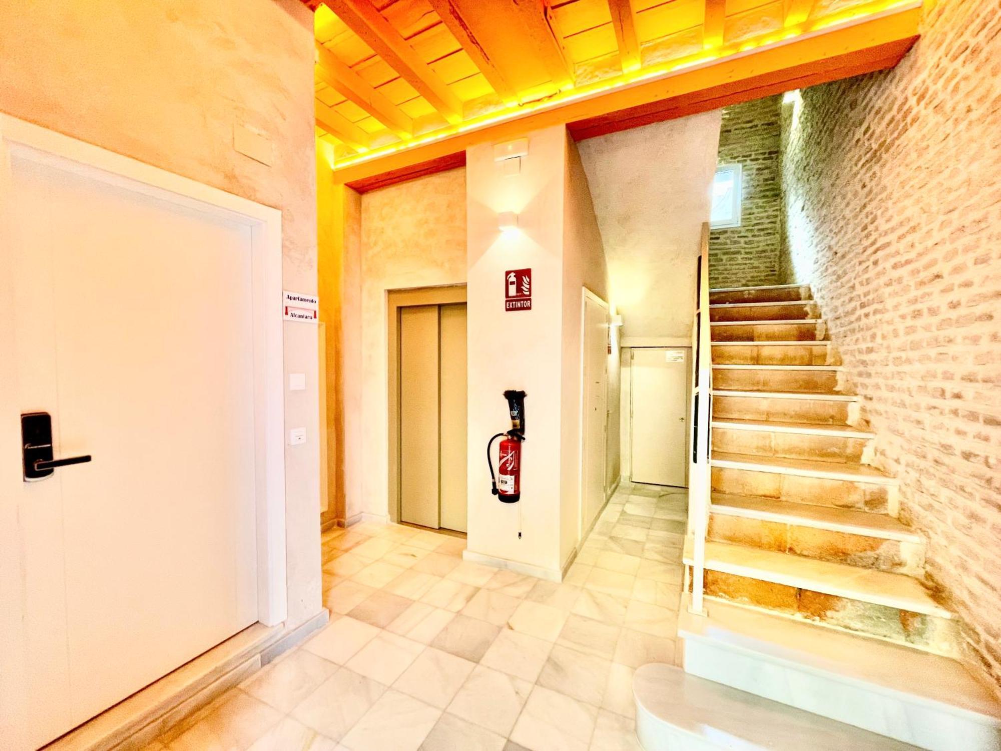 Philippe'S Home Triana Con Terraza Севиля Екстериор снимка